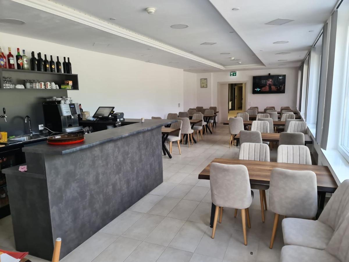 Helvetia Hotel Seewen  Luaran gambar